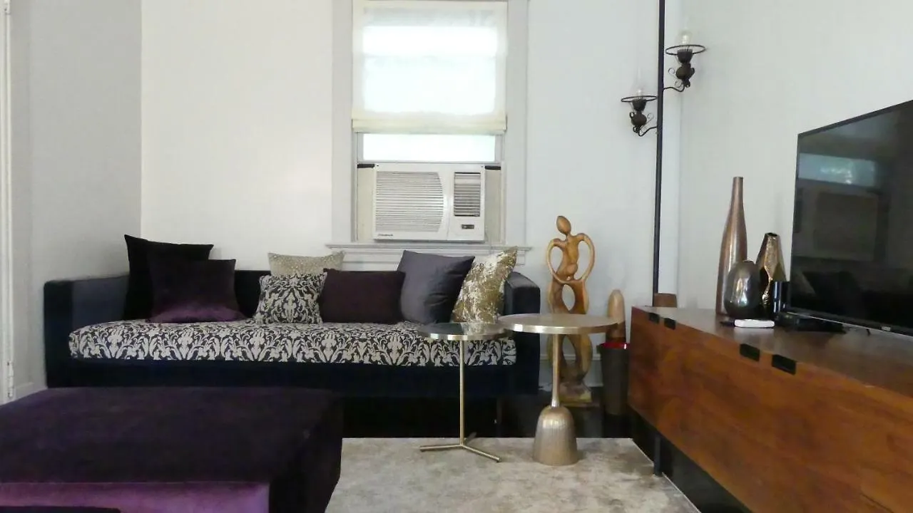 Сasa de vacaciones Warm And Cozy Home With A Modern Flair Nueva York